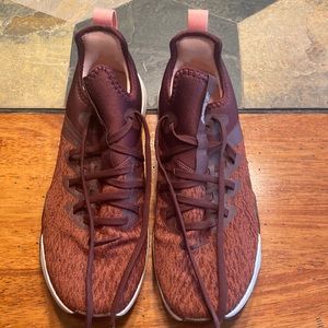 Nike Elite TR Womens tennis shoes.